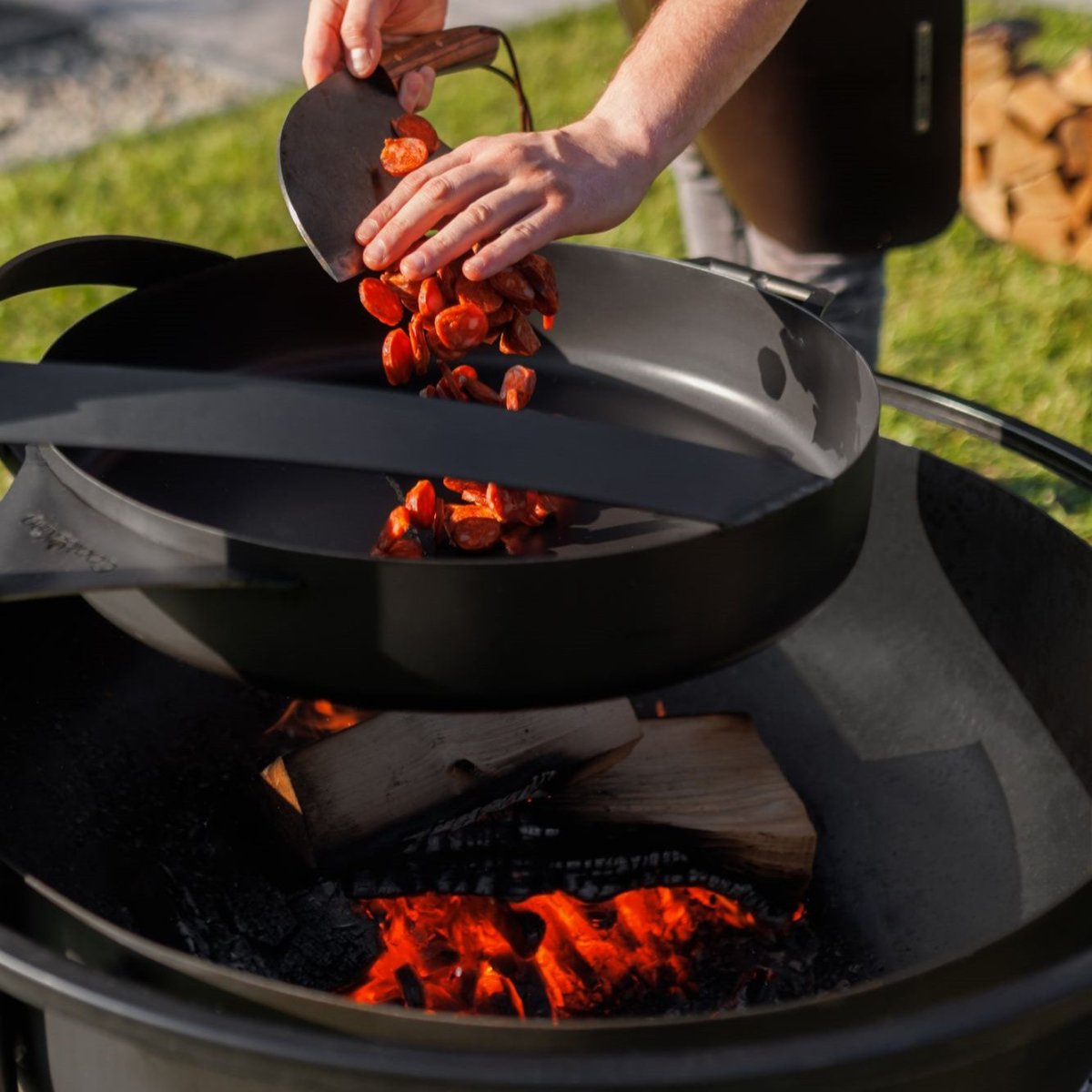 FERRO – Premium ⌀ 80cm Feuerschale mit ⌀ 60cm höhenverstellbarem Grillrost