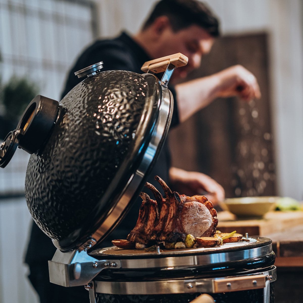 ICON – Kompakter Kamado Grill für echte Chefs am Grill
