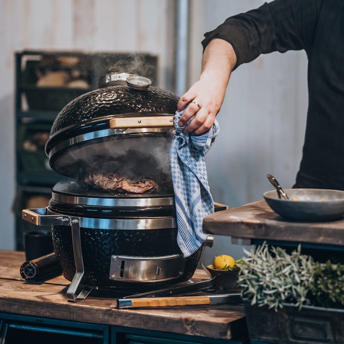 ICON – Kompakter Kamado Grill für echte Chefs am Grill